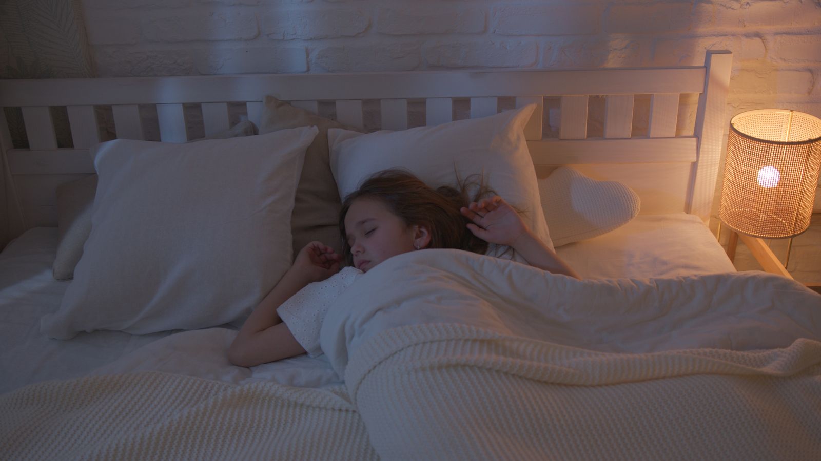 Chambre paisible pour la routine du soir avant le coucher
