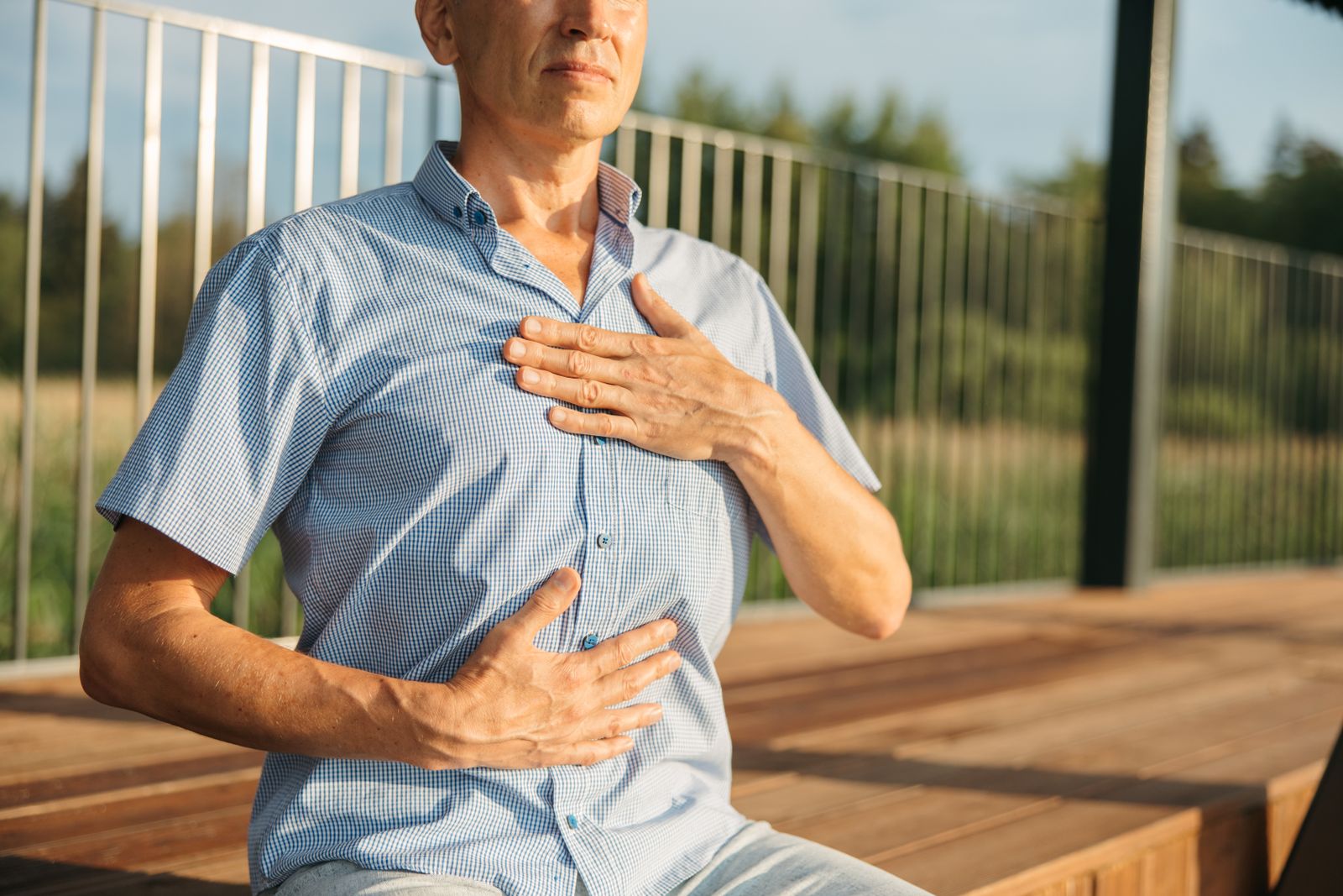 Geste simple de respiration pour réduire le stress