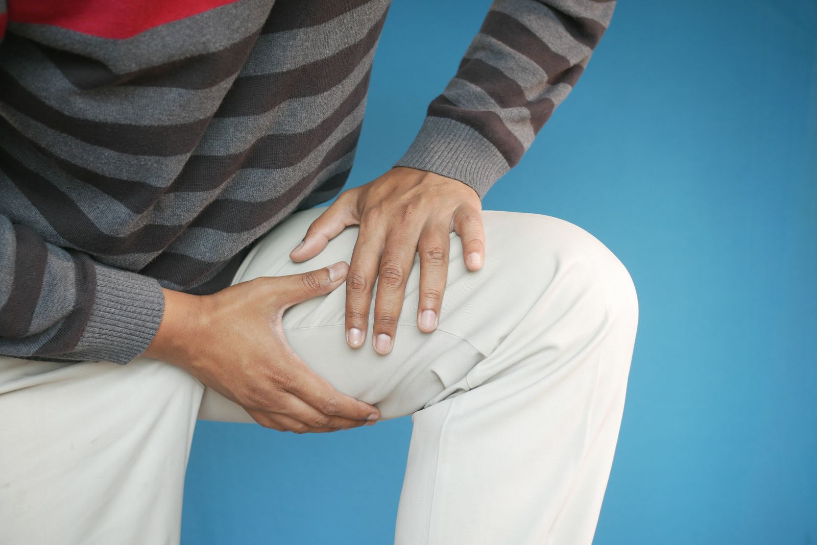 Douleur au genou liée à l'arthrose chez un senior