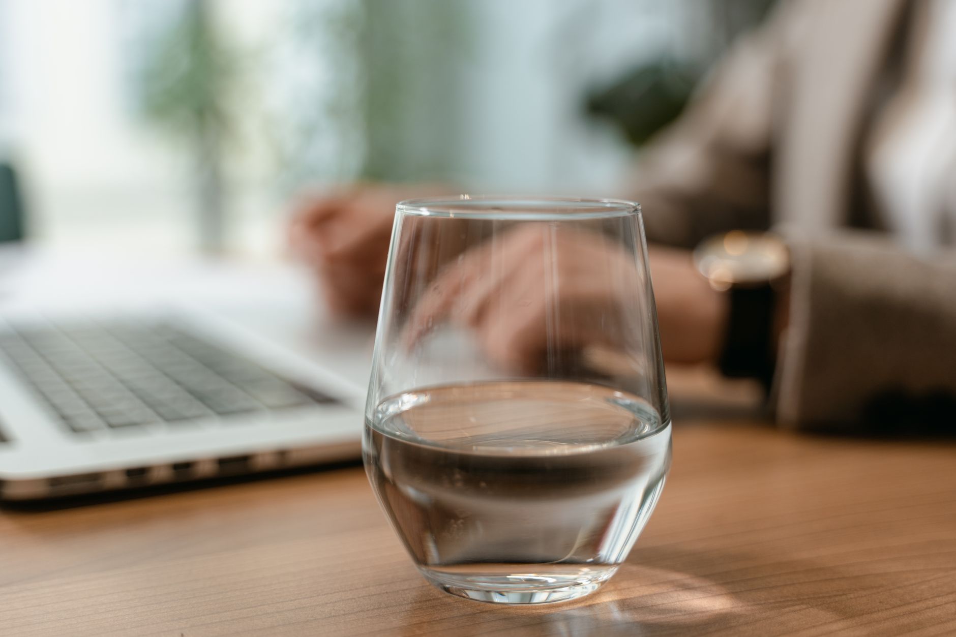 Hydratation régulière : boostez votre santé et votre productivité
