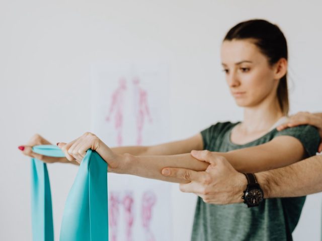 Gestes quotidiens pour prévenir tendinopathies et blessures