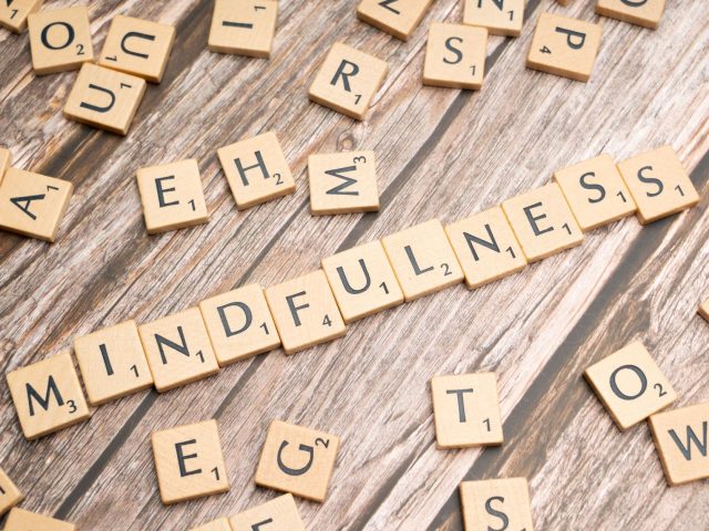 Réduire le stress grâce à la pleine conscience : une méthode efficace