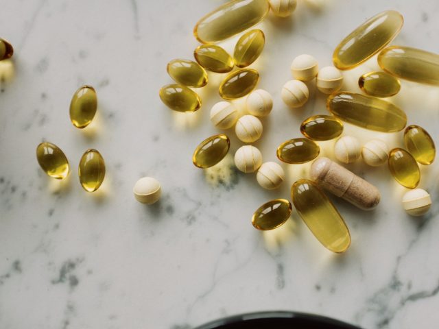 Les Vitamines : Le Secret de la Longévité de Hugues Aufray ?
