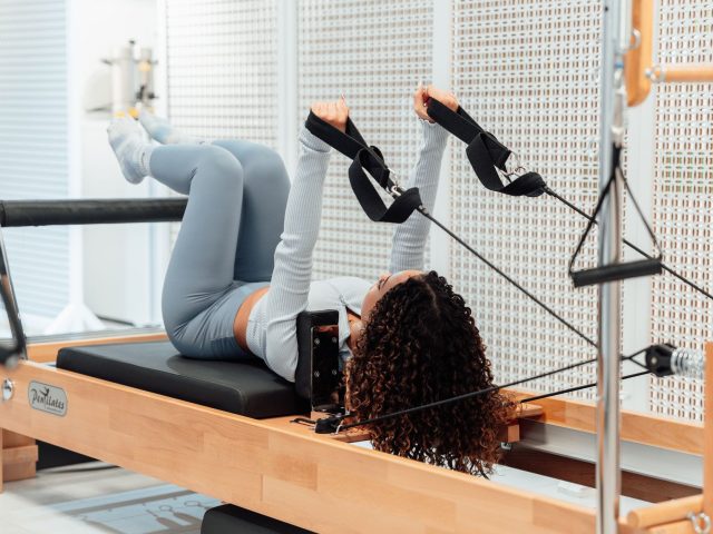 Renforcez votre tronc : les exercices de Pilates à adopter dès maintenant