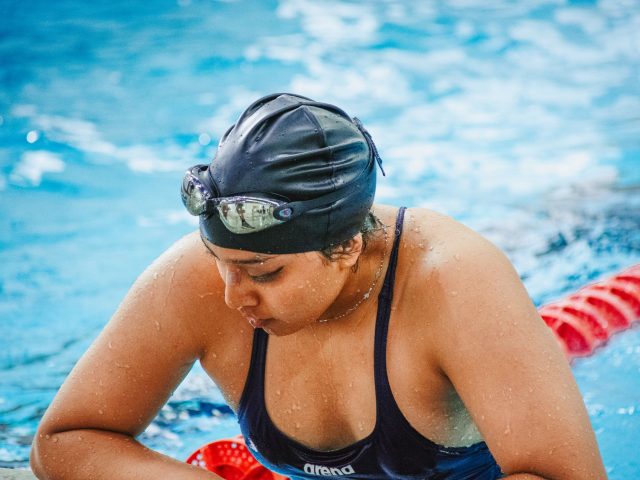 La natation, un allié pour les seniors : maintien de l&rsquo;autonomie et du bien-être
