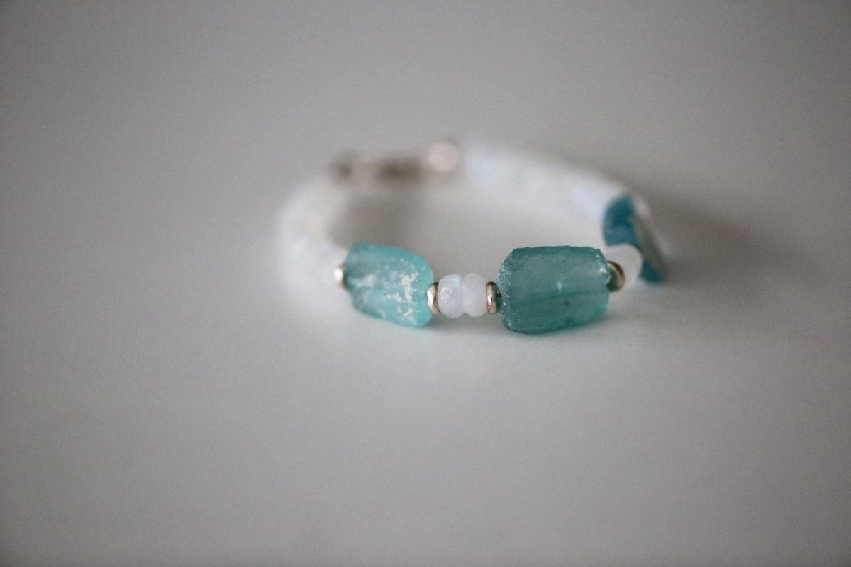 Bracelet pierre naturelle bleu : quel effet sur l&rsquo;équilibre mental ?