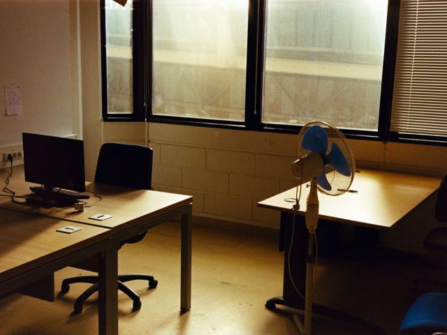 Chaleur au bureau : ces repères qui changent la journée