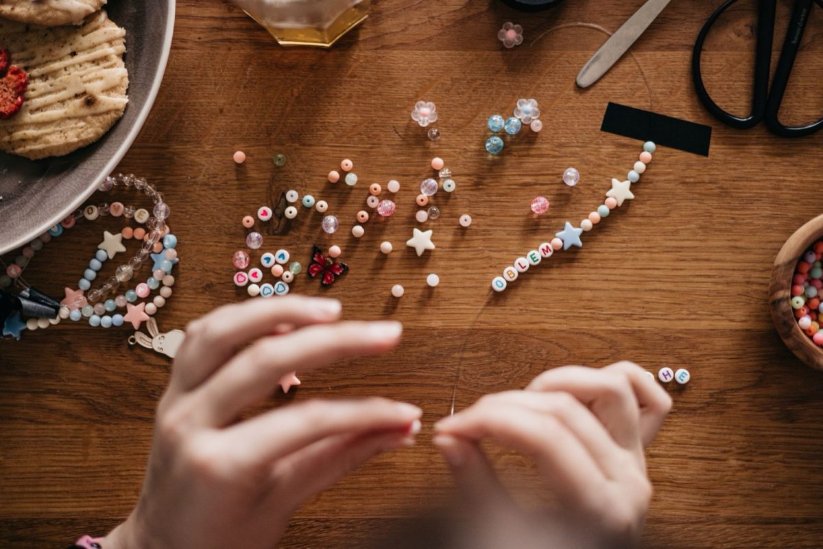 Fabriquer un bracelet en pierre naturelle : la méthode étape par étape
