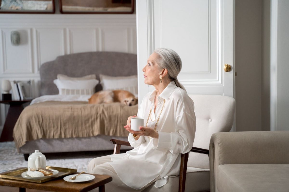 Homesitting senior : un retraité vit chez vous et garde vos animaux