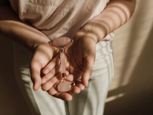 Quartz rose au quotidien : quelle place dans votre équilibre mental