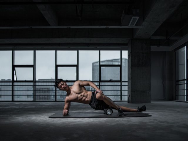 Roller ou balle de massage : comment choisir